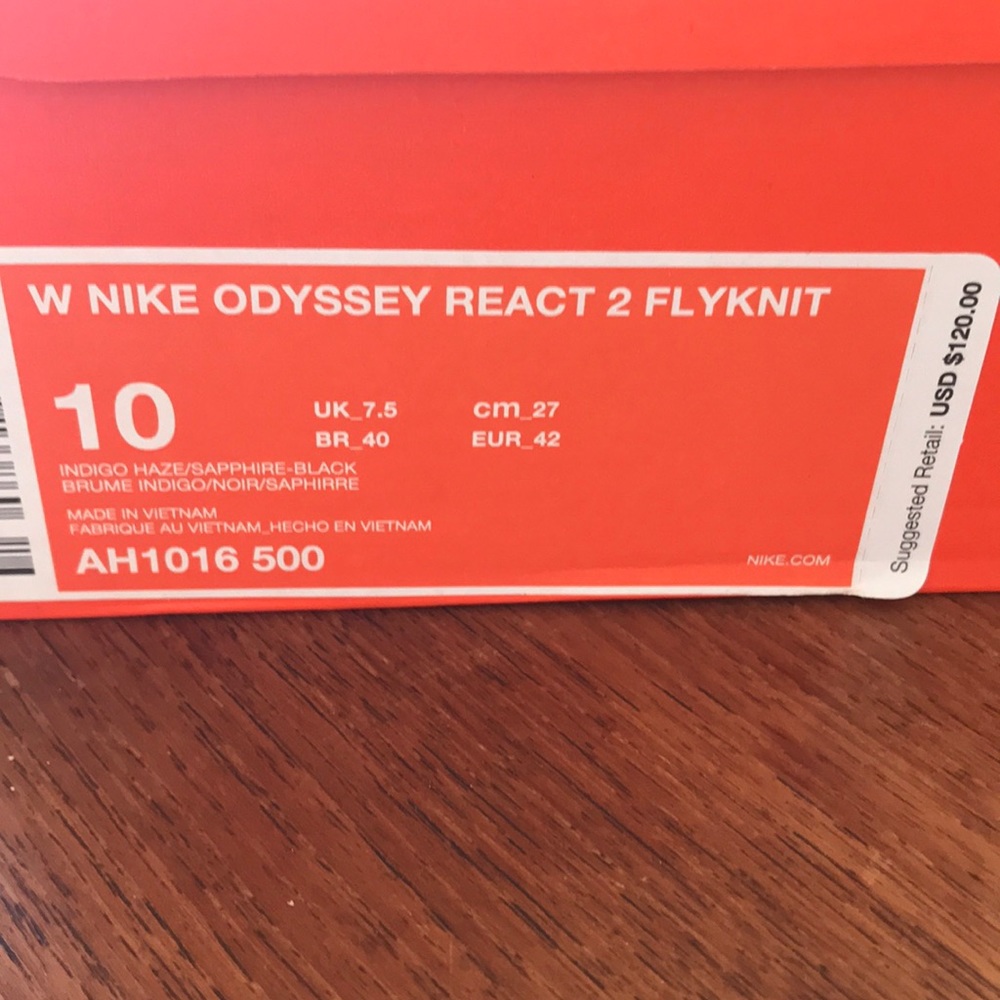 NIB Women’s Nike Odyssey React 2 Flyknit - Picture 4 of 4
